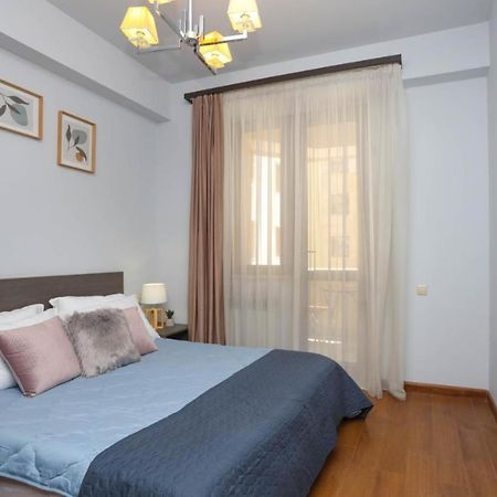 Apartment Near Republic Square エレバン エクステリア 写真