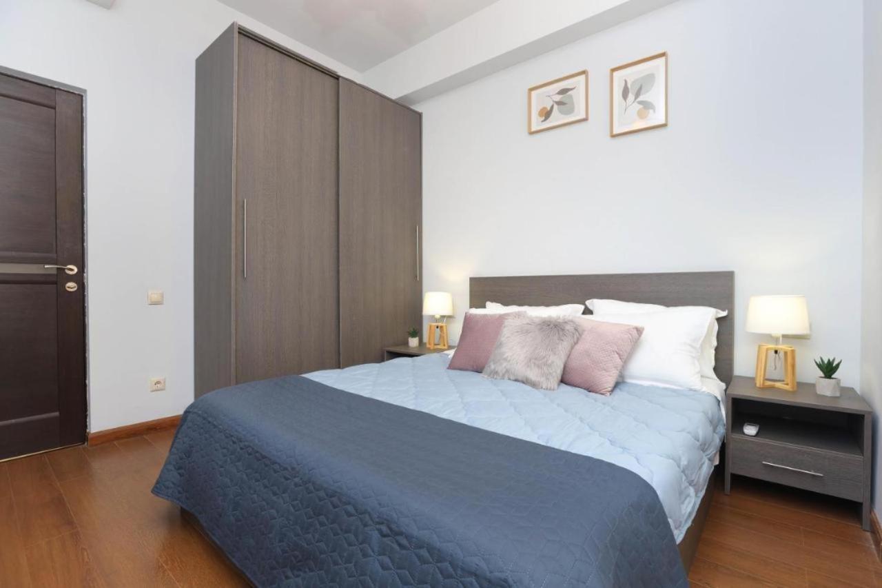 Apartment Near Republic Square エレバン エクステリア 写真